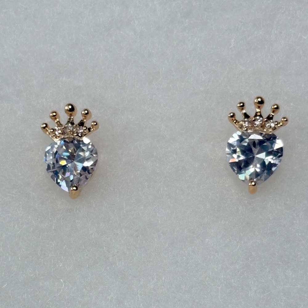 Gold Crown‎ Heart Earrings - Picture 10 of 14